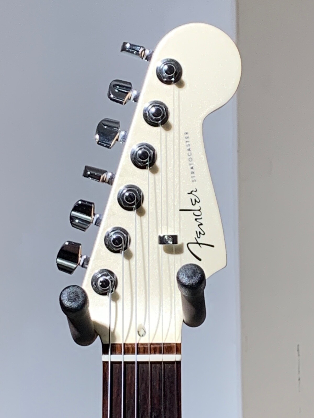 Fender Limited Edition American Showcase Stratocaster Olympic White pearl 7.8lb