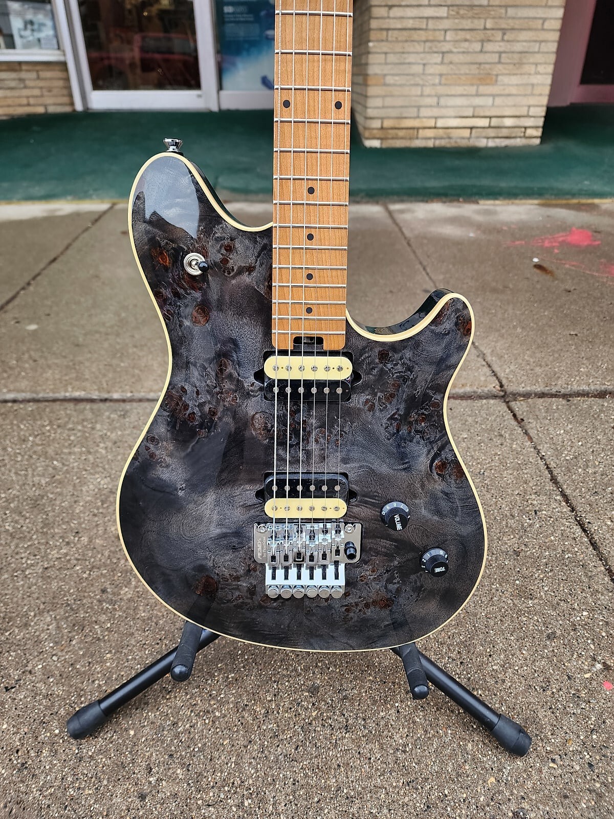 Peavey HP 2 Poplar Burl RM Guitar, Roasted Maple Fretboard, Transparent Black