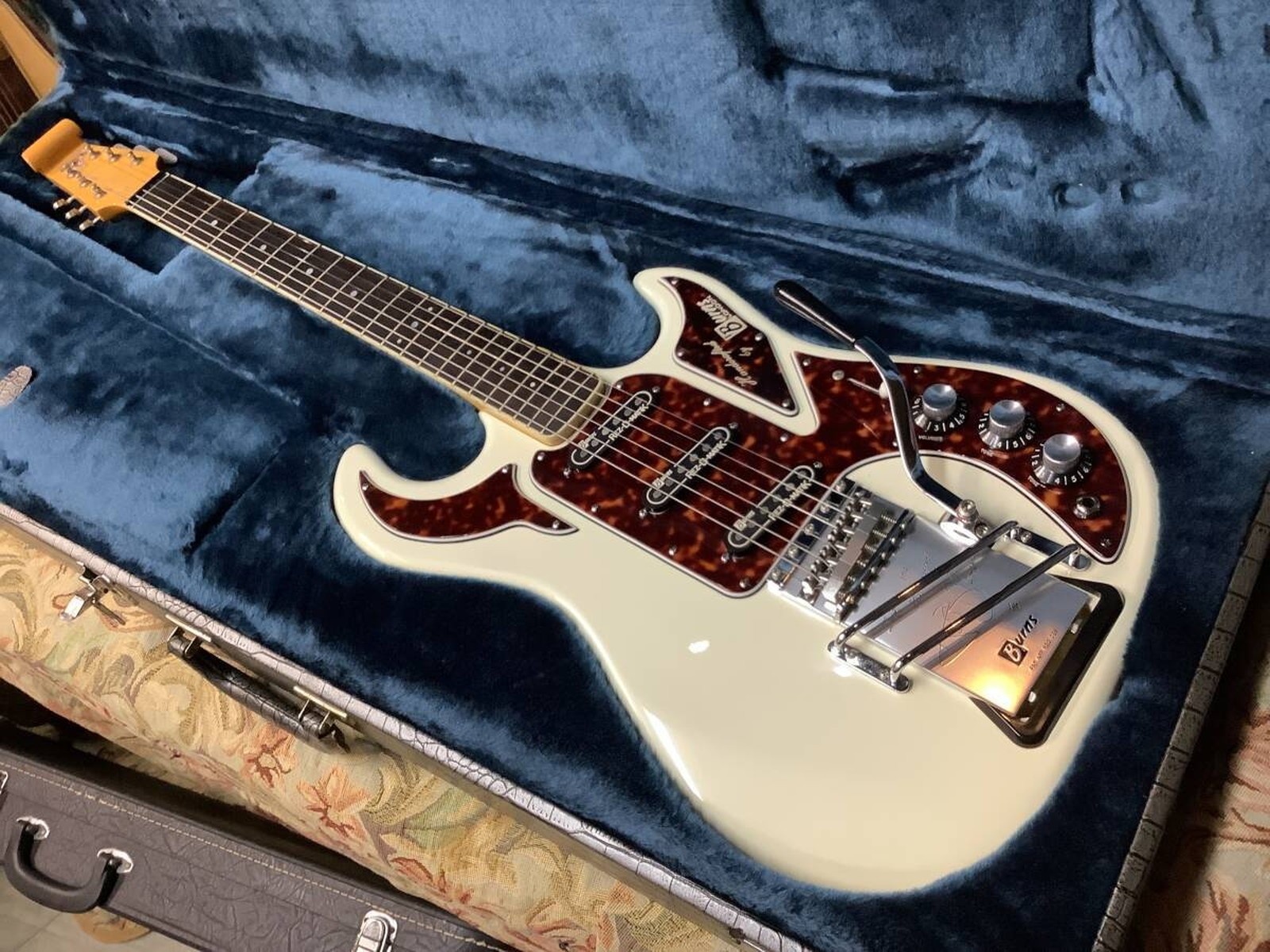 Burns Hank Marvin 40th Anniversary Model Used Alder Body White w/Hard Case
