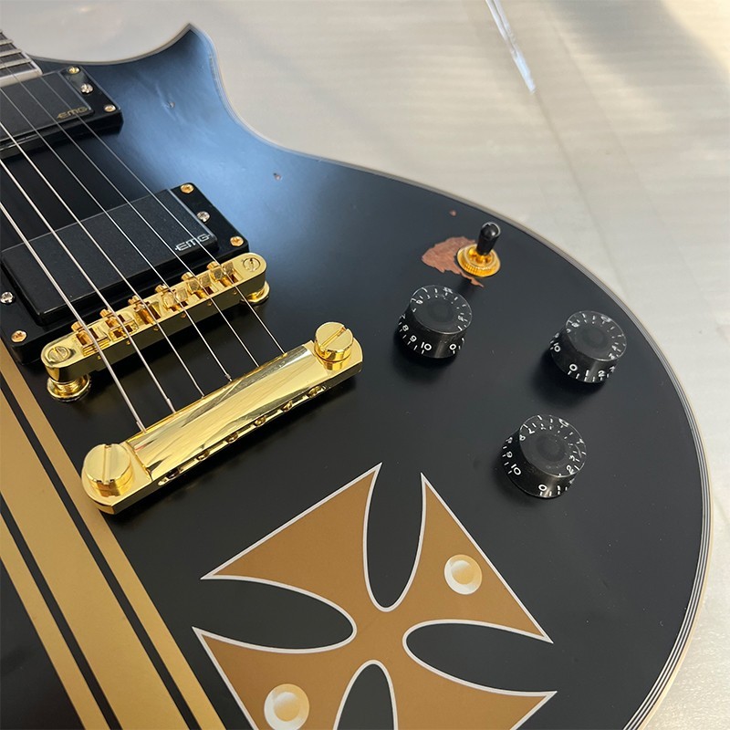 Solid wood mahogany body, vintage-style black and gold electric guitar, free shi