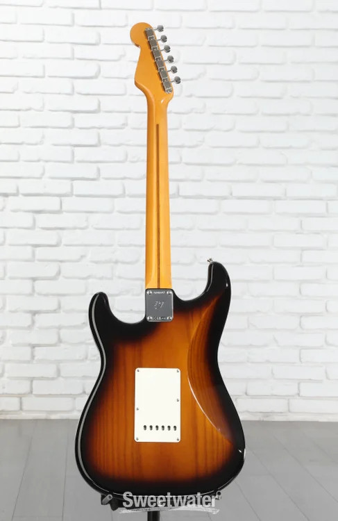 Fender Stories Collection Eric Johnson 1954 “Virginia” Stratocaster – 2-Tone