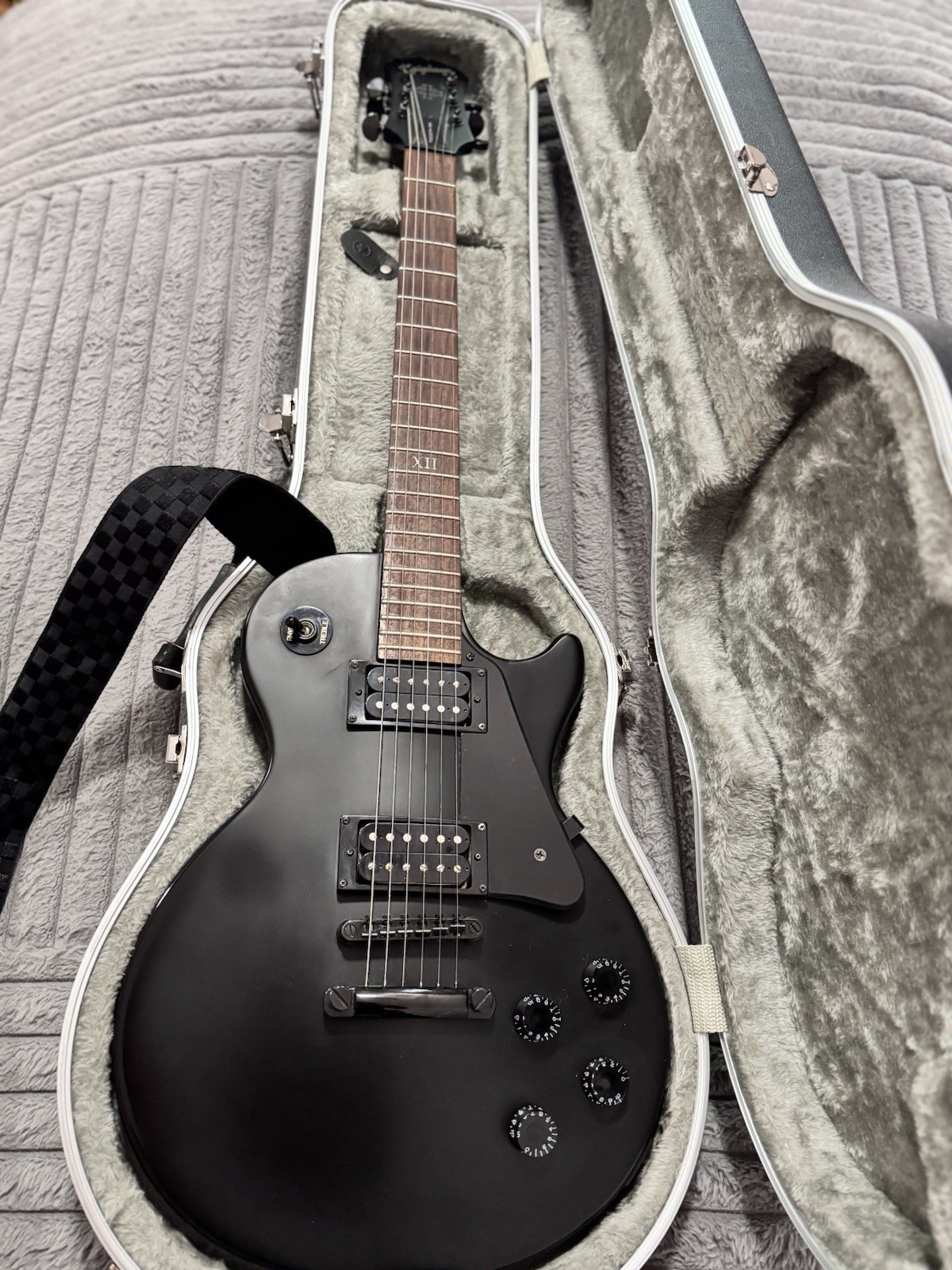 2002 Epiphone Goth Les Paul Made in Korea Electric Guitar w RoadRunner Hard Case