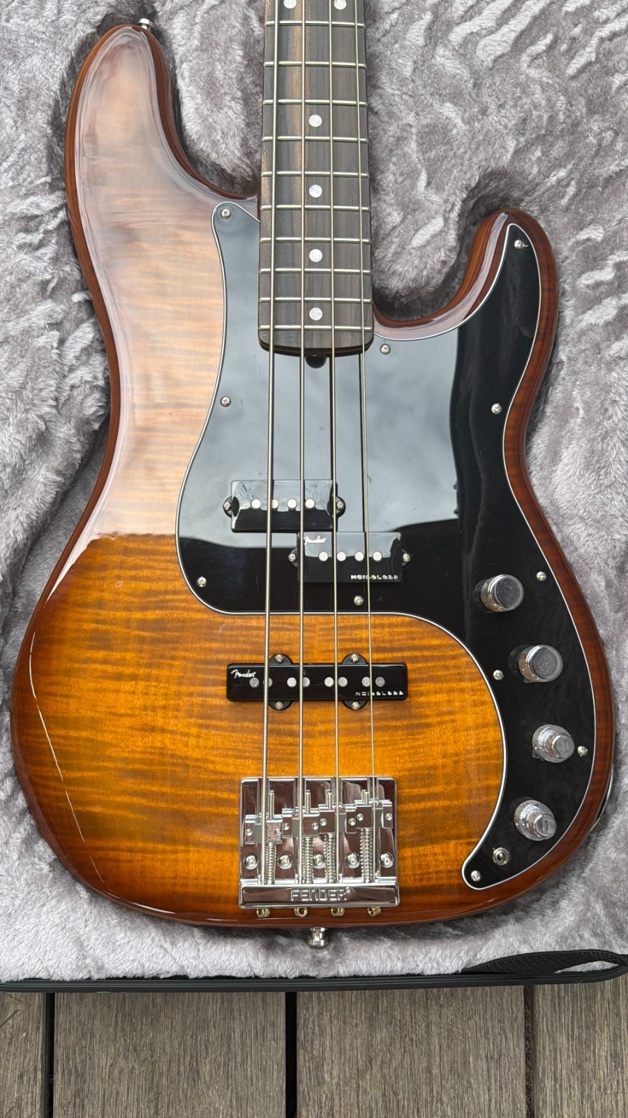 Fender Limited-Edition American Ultra Precision Bass Guitar Tiger’s Eye