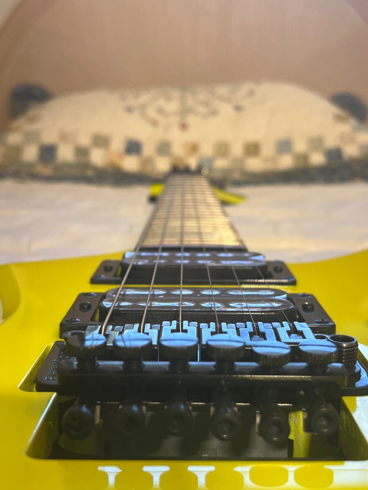 Jackson X Series Kelly – Neon Yellow KEXM MN WITH HARD SHELL CASE