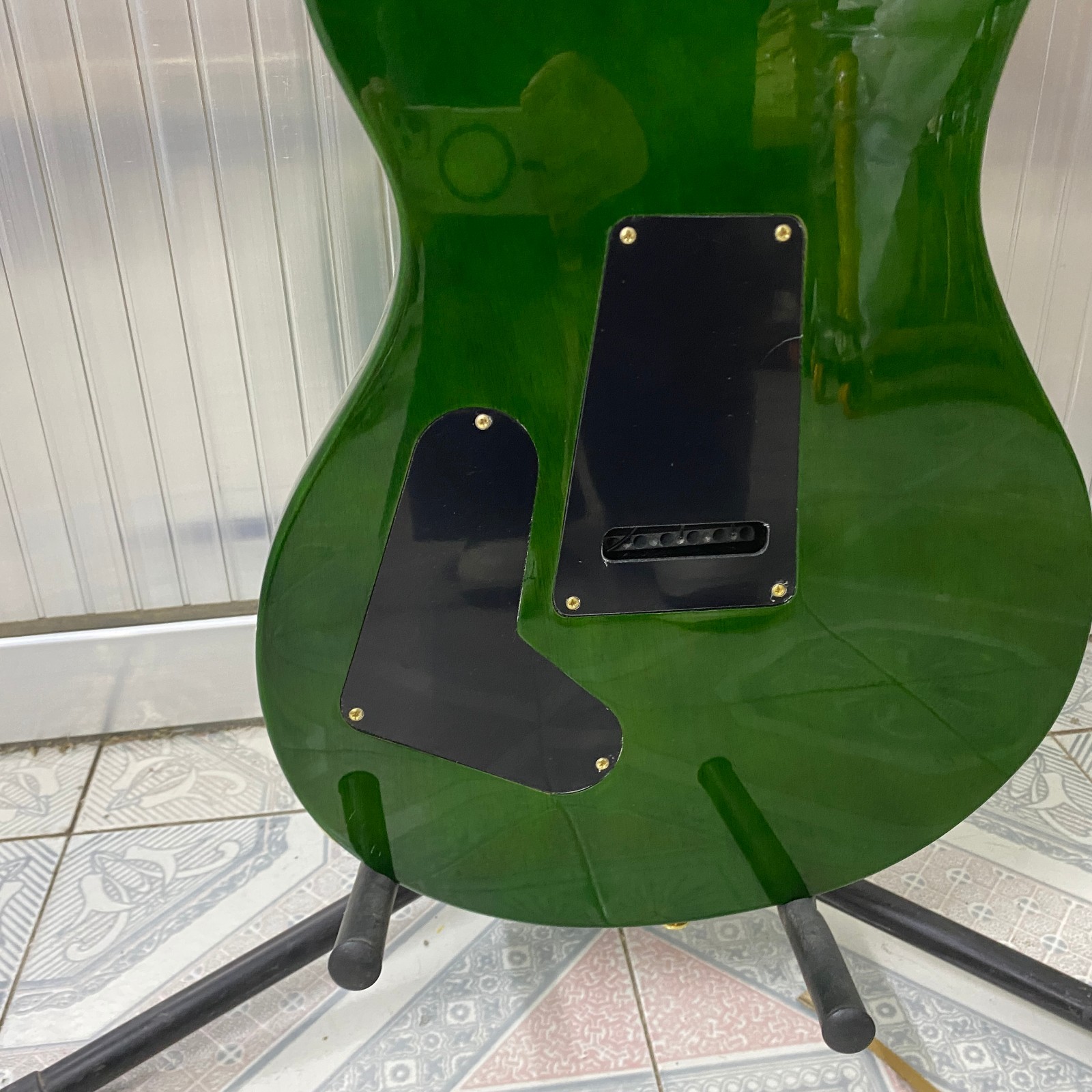 6-string, green PRS electric guitar, gold hardware, mahogany body, fast shipping