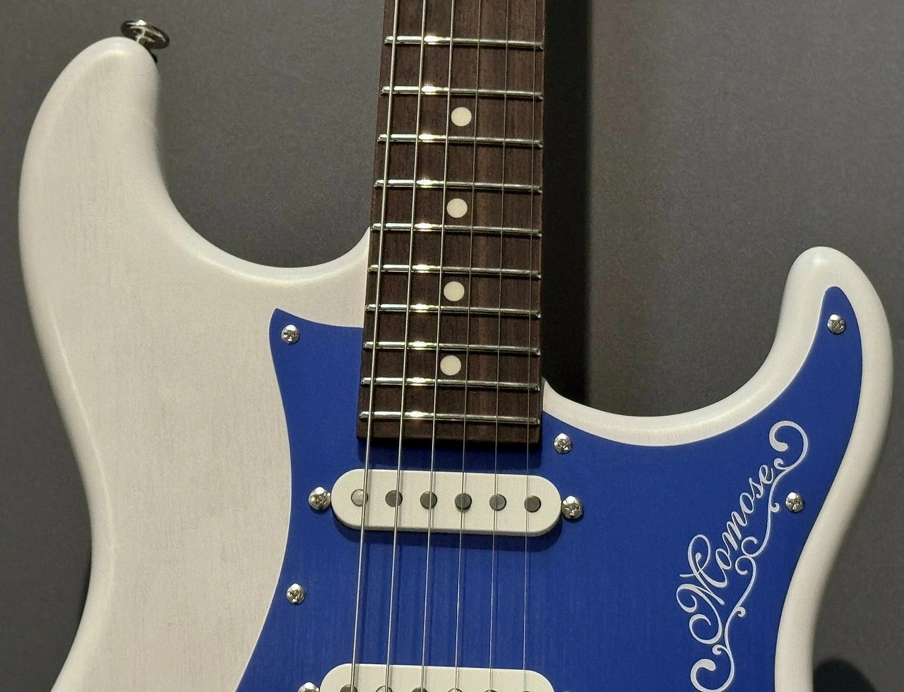 Momose MC1-ADZ-BL/R WH/OIL-MH Limited Production 3.4kg Electric Guitar