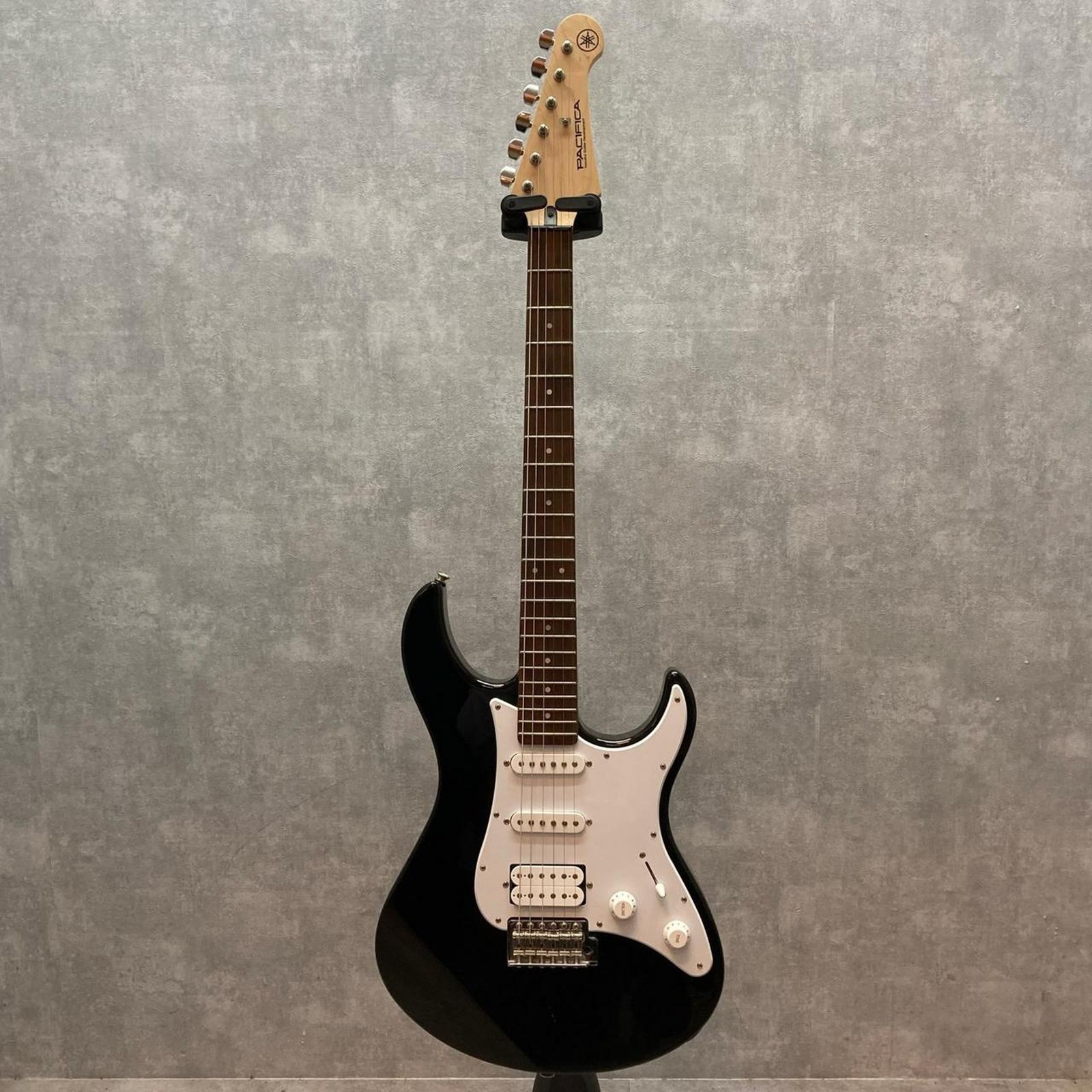 YAMAHA PAC012 Used Agathis Body Maple Neck Rosewood Fingerboard Black