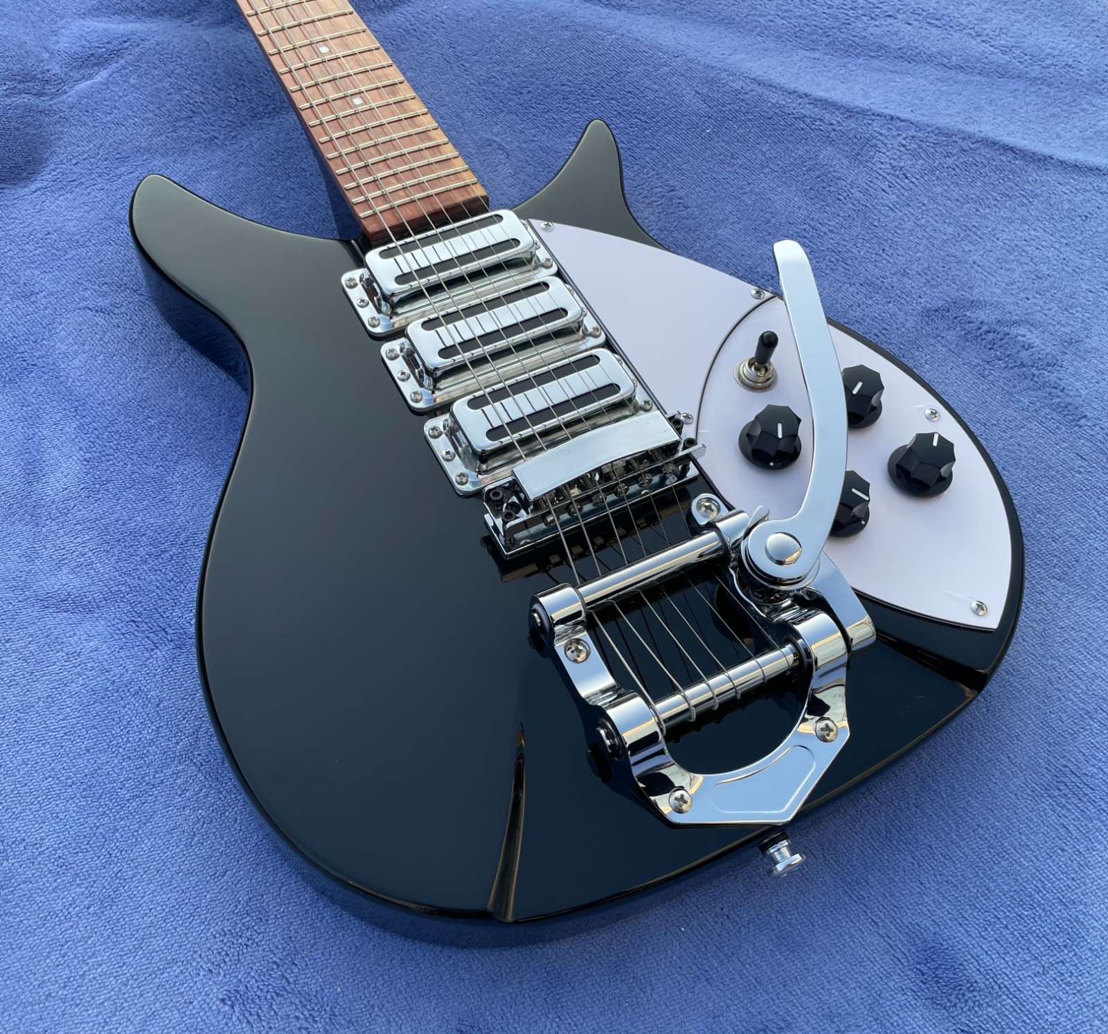 20.7″ Scale Length R 6 Strings Electric Guitar Solid Body Bone Nut Glossy Finish