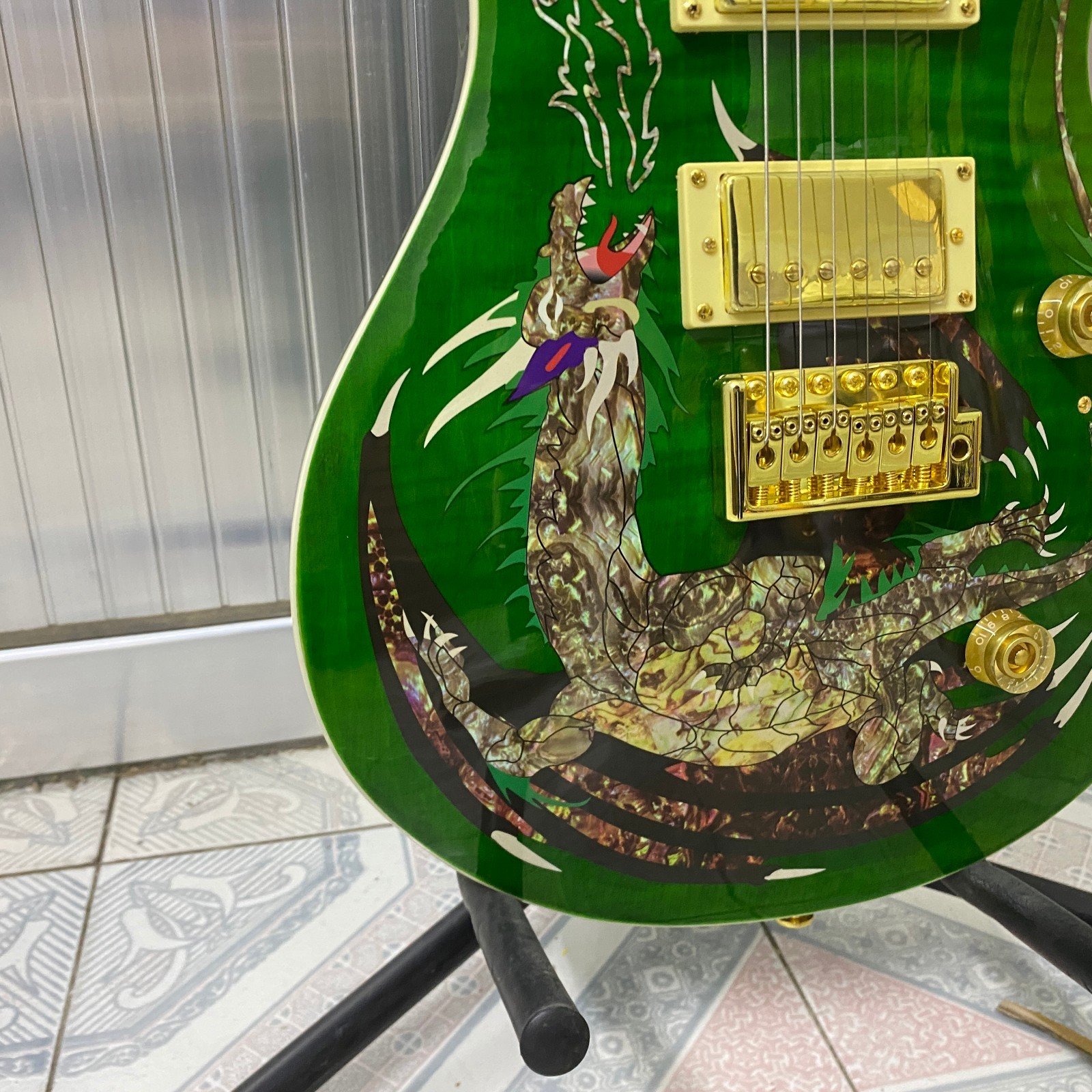 6-string, green PRS electric guitar, gold hardware, mahogany body, fast shipping