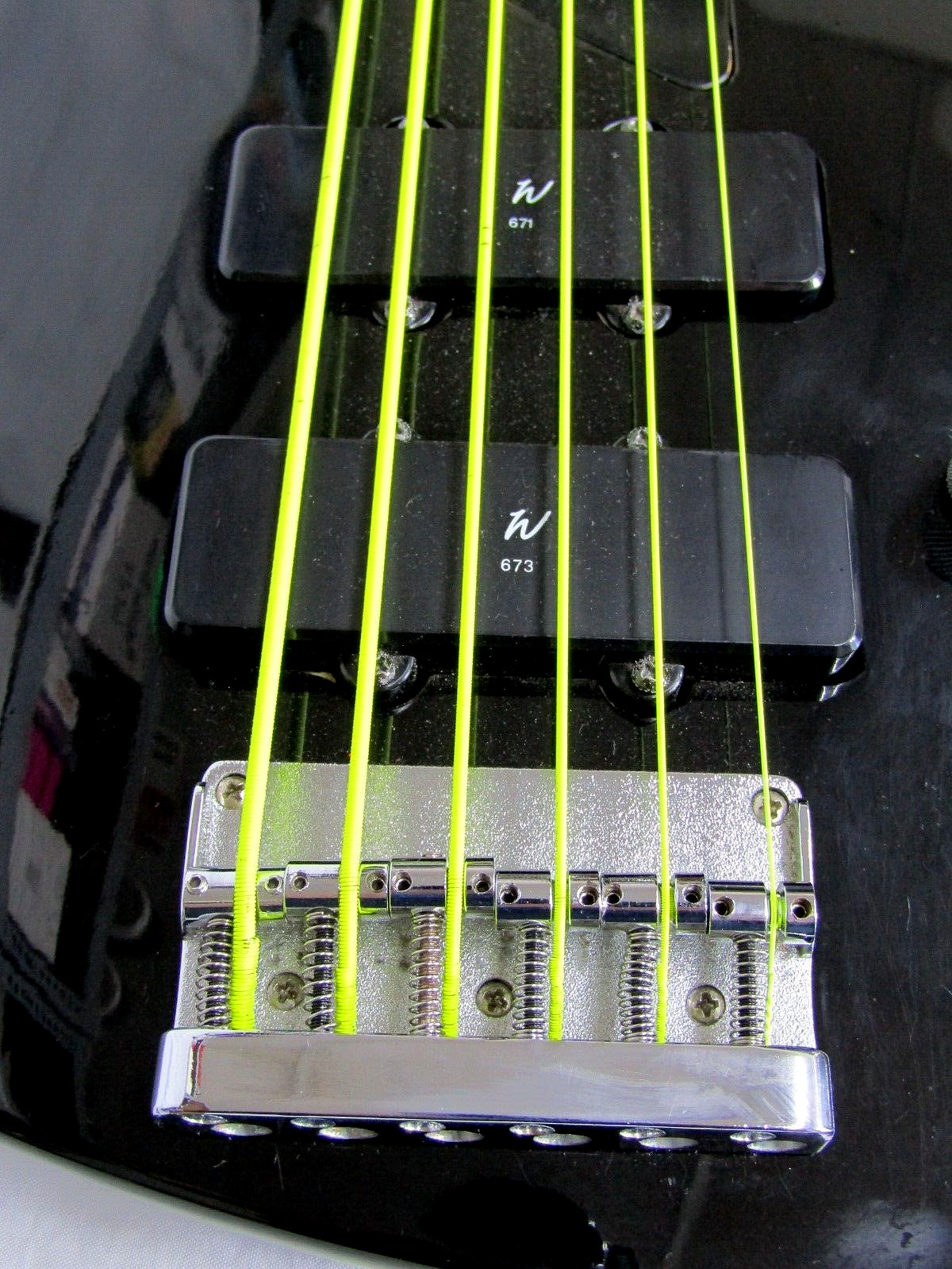 Washburn XB-600 Bantam Series 6-String Bass Guitar Black