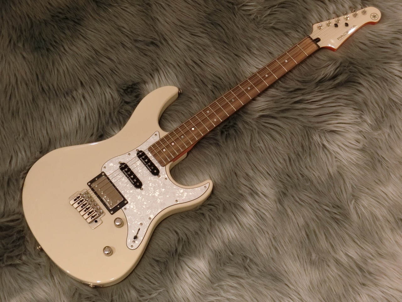 YAMAHA Pacifica PAC612VIIX VWH 3.55kg