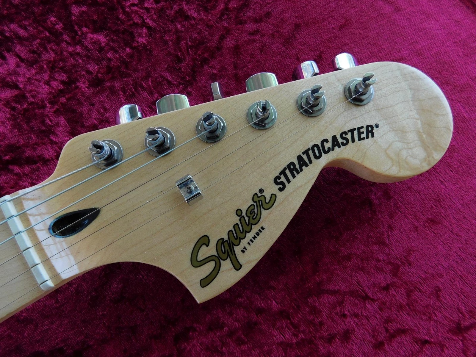 Squier Affinity Strat,Alnico 5 Pickups,Custom Wiring,Paper in Oil Capacitor,Nice