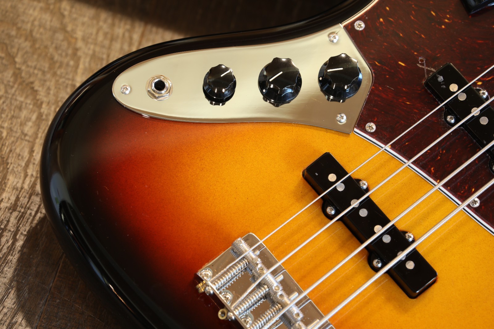 Lefty! 2022 Fender American Vintage II Precision Bass Sunburst + COA OHSC