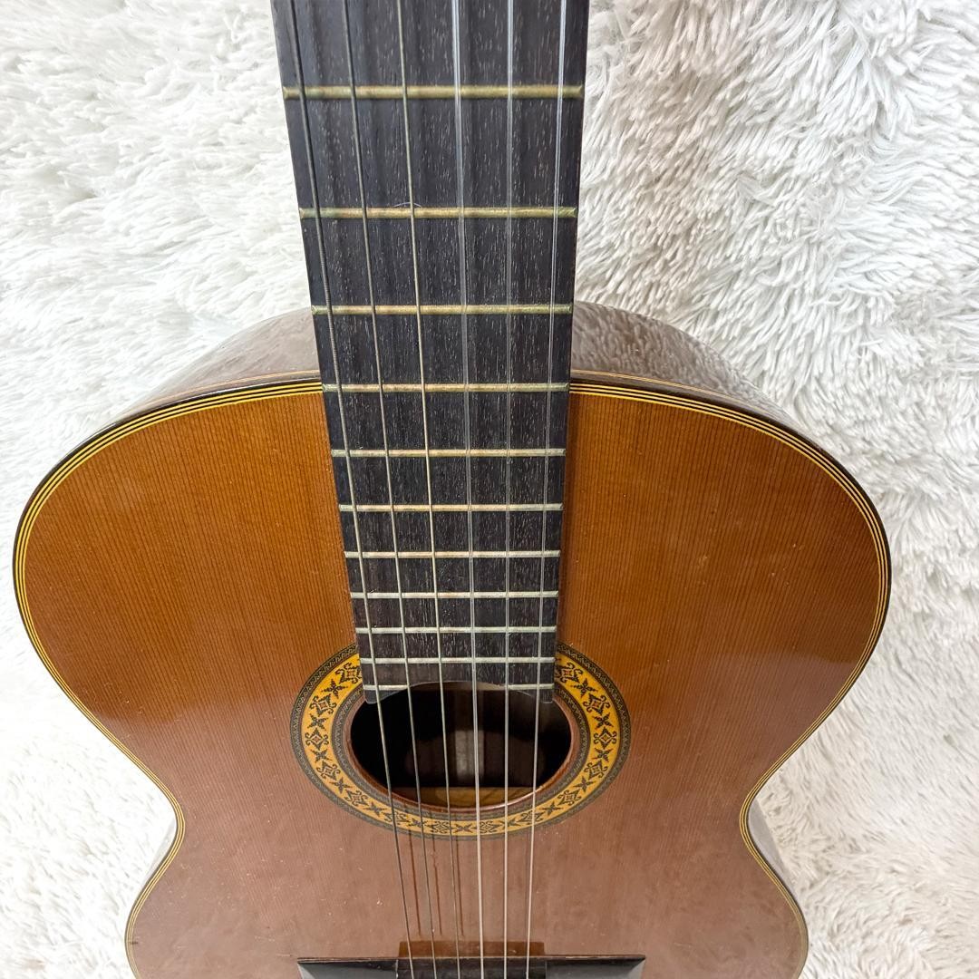 Takamine classical guitar No.40 with hard case made in 1982