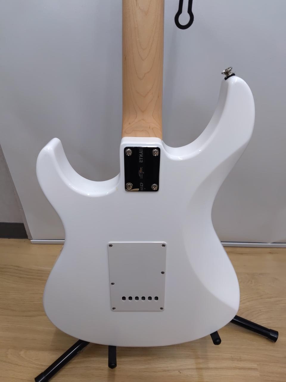 YAMAHA PAC012 Electric Guitar-27