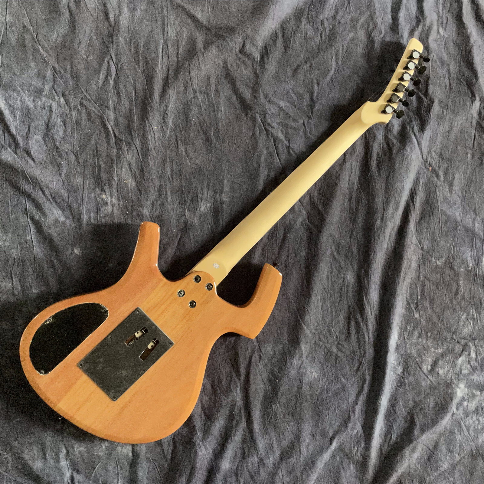 Customized Top Parker Fly 6 String Natural Electric Guitar HH Pickup Solid Body