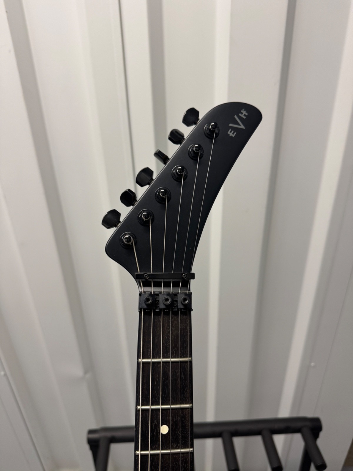 EVH 5150 Series Standard Electric Guitar – Stealth Black with Ebony Fingerboard