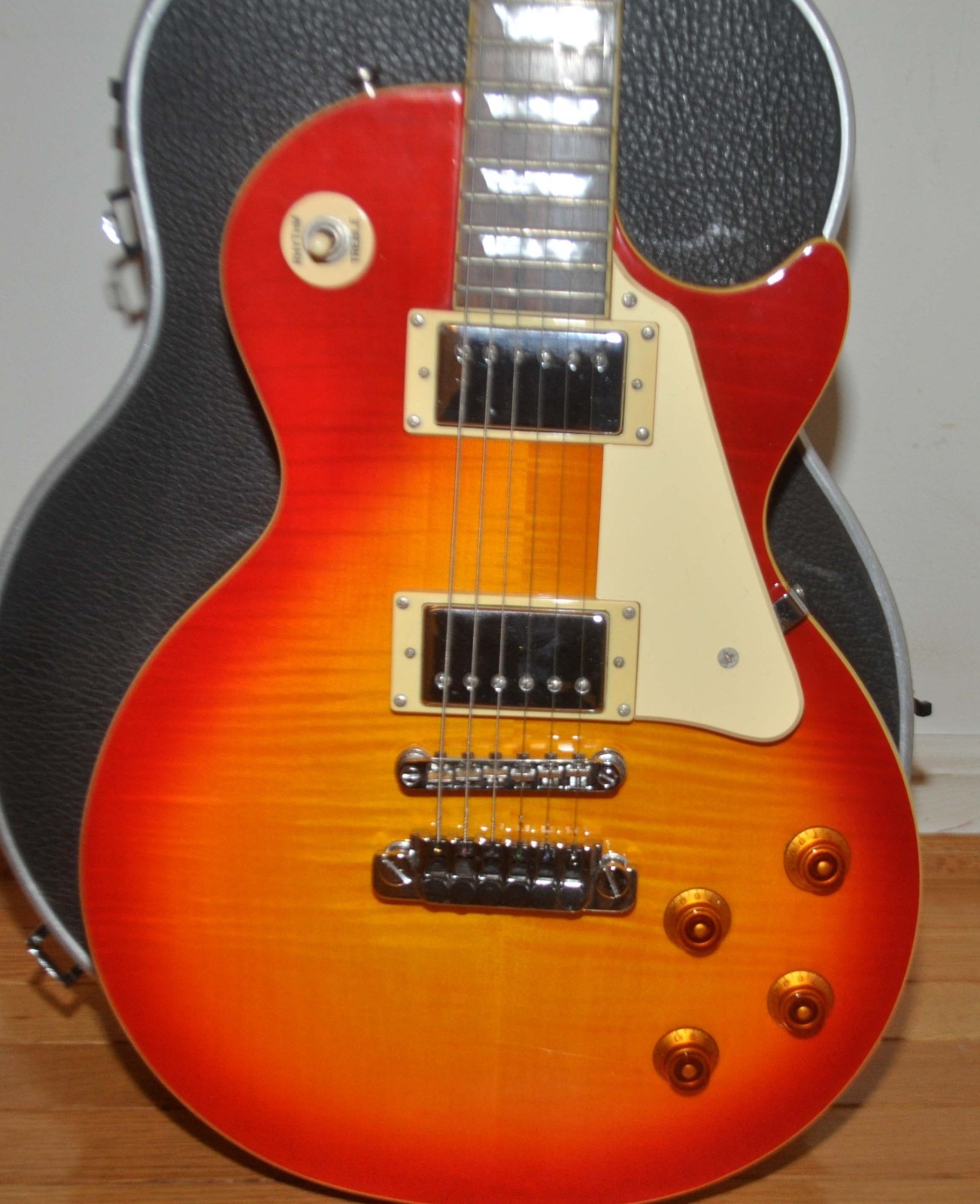 2006 Epiphone Les Paul Standard Cherry Sunburst w/ Hard Case