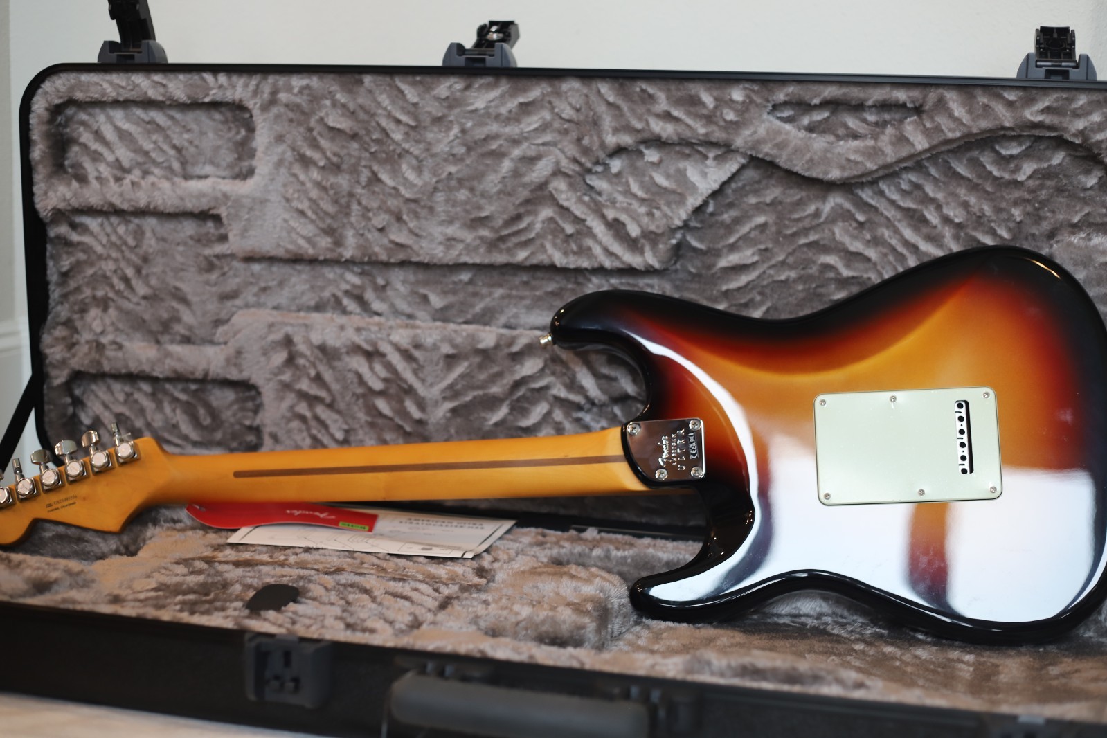 Fender American Ultra Stratocaster HSS 6 String Maple Fingerboard Electric…
