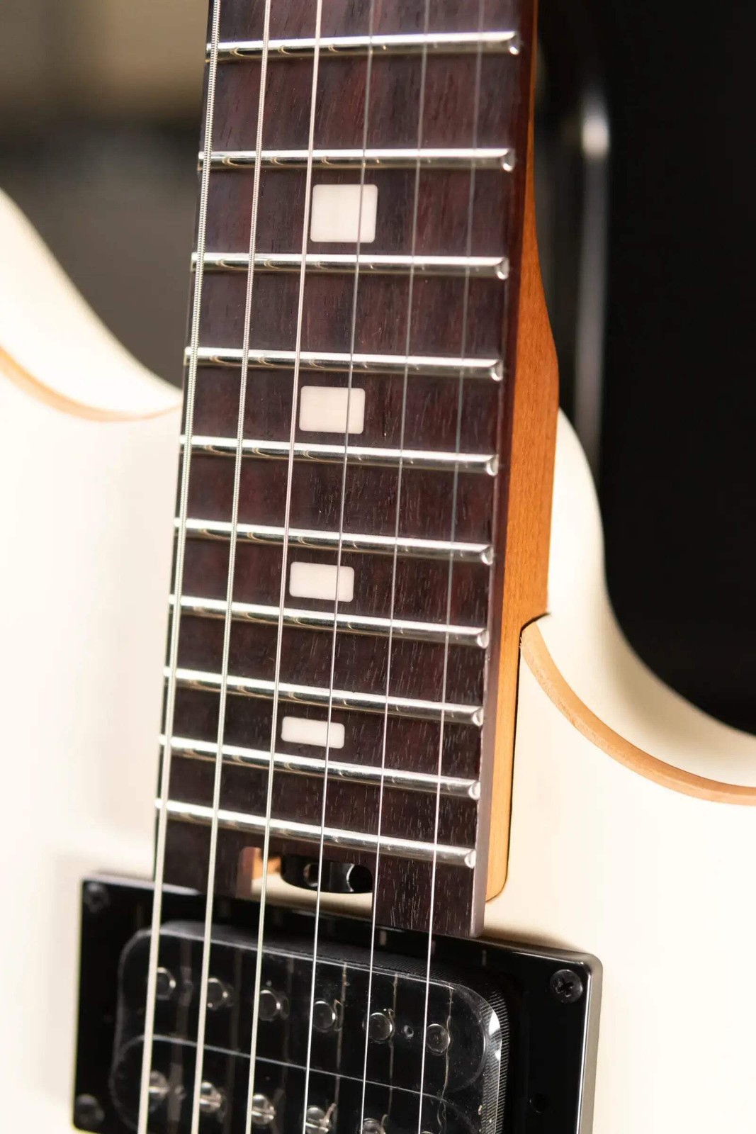 EVH SA-126 Standard Semi-Hollow Electric Guitar – Satin Vintage White