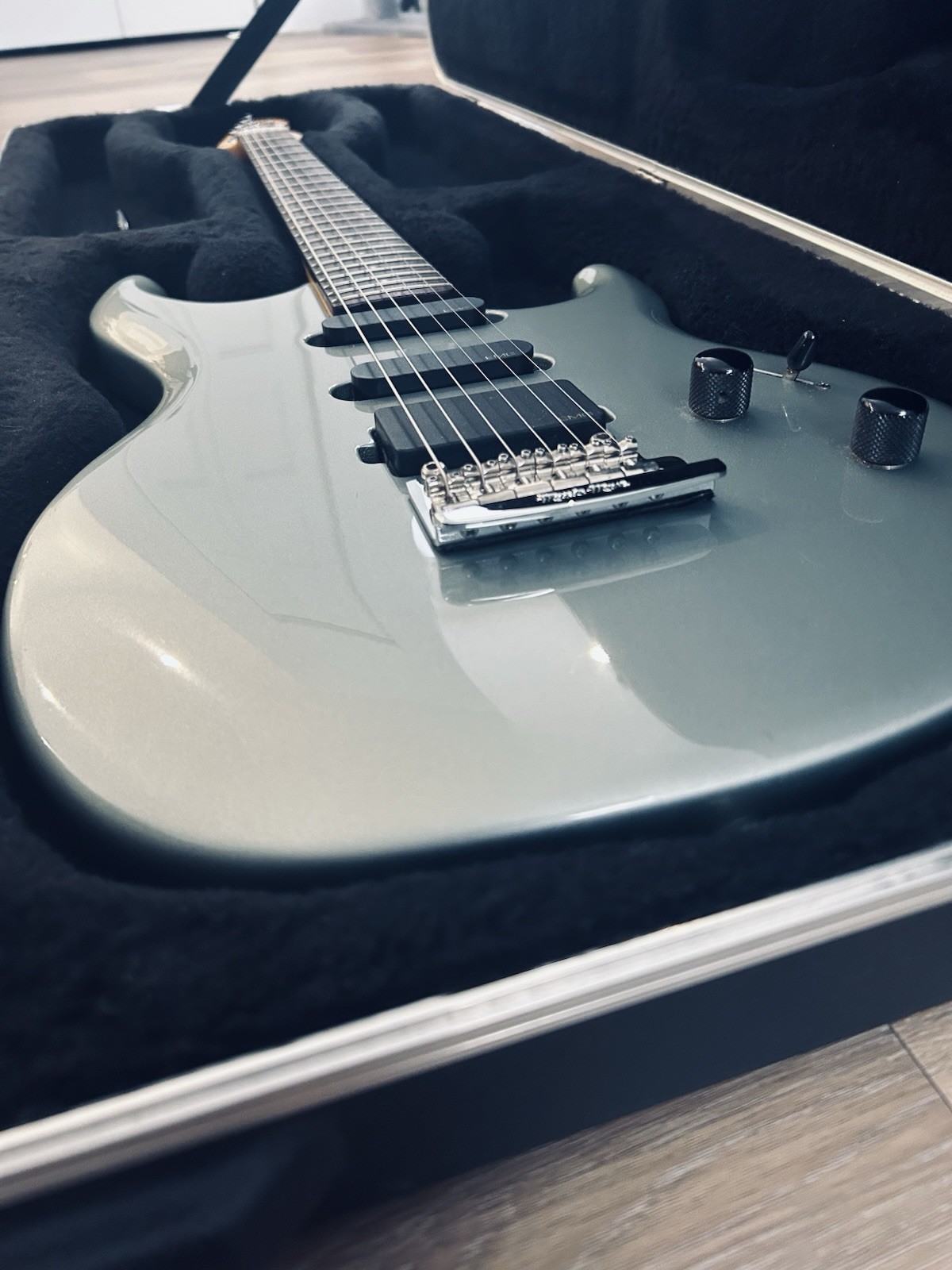 Music Man Luke Electric Guitar – USA 2005 – Luke Blue – With Case
