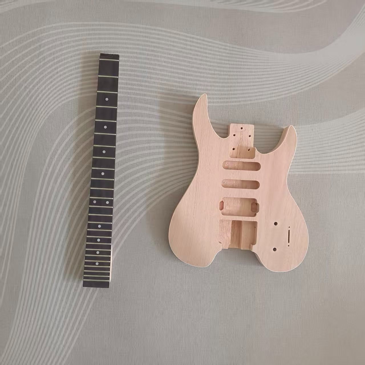 DIY Headless Electric Guitar Unfinished Kit Rosewood FB Mahogany Body Tremolo