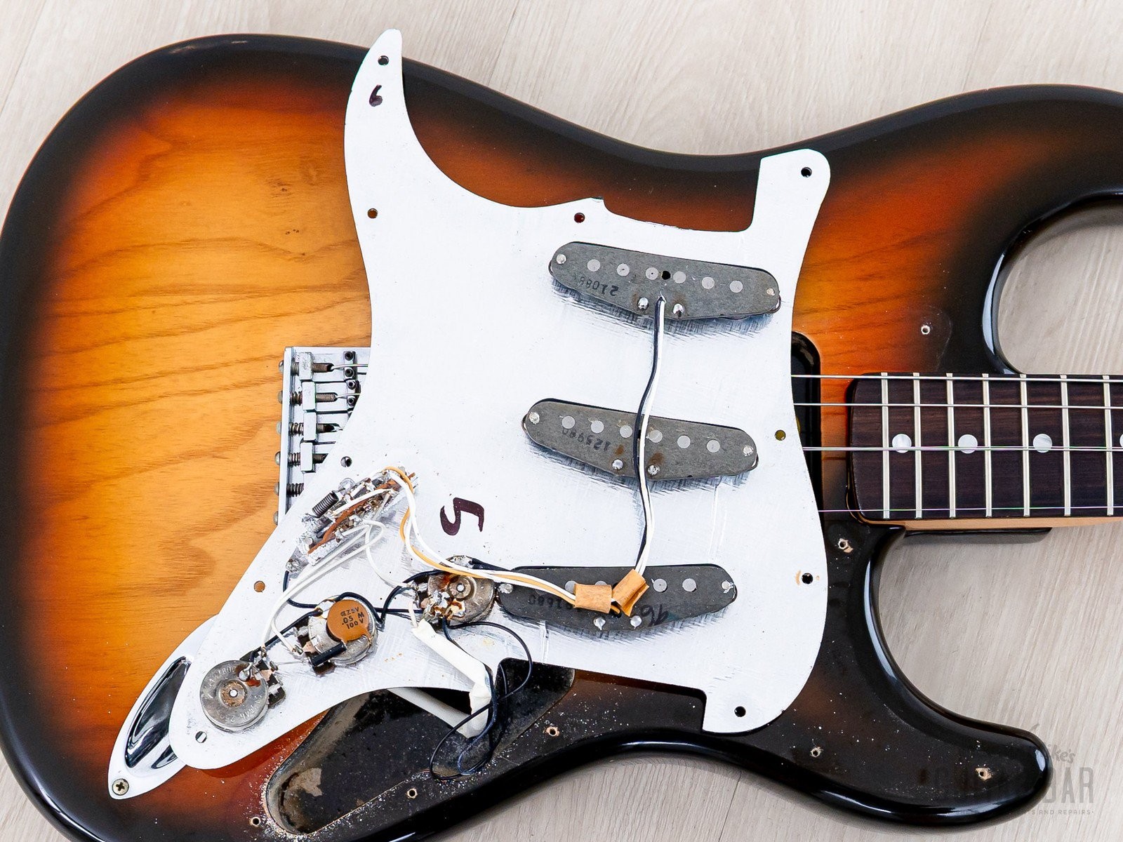 1980 Fender Stratocaster Hardtail Vintage Guitar Sunburst, 100% Original w/ Case