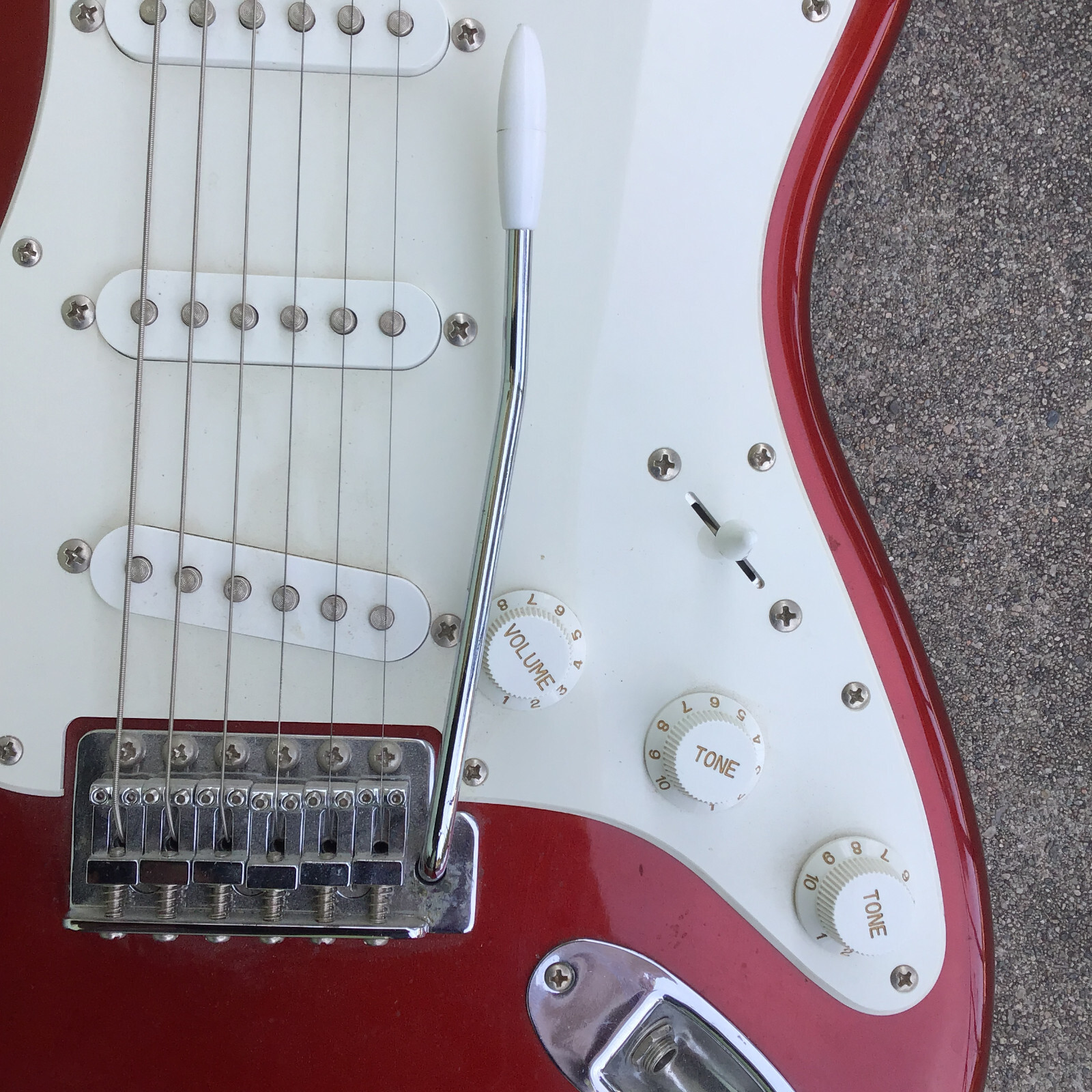 Squier by Fender Affinity Strat Electric Guitar Cherry Apple Red 6 Strings