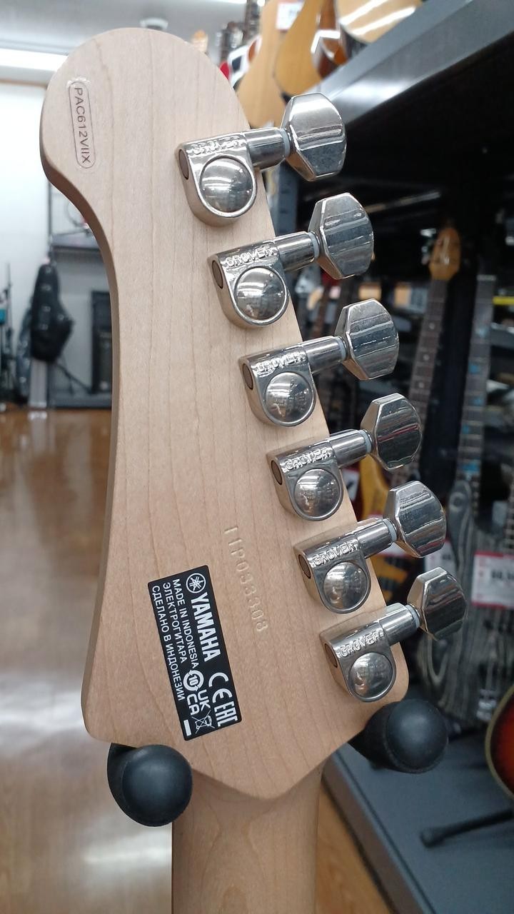 YAMAHA PAC612VIIX PACIFICA Electric Guitar-01