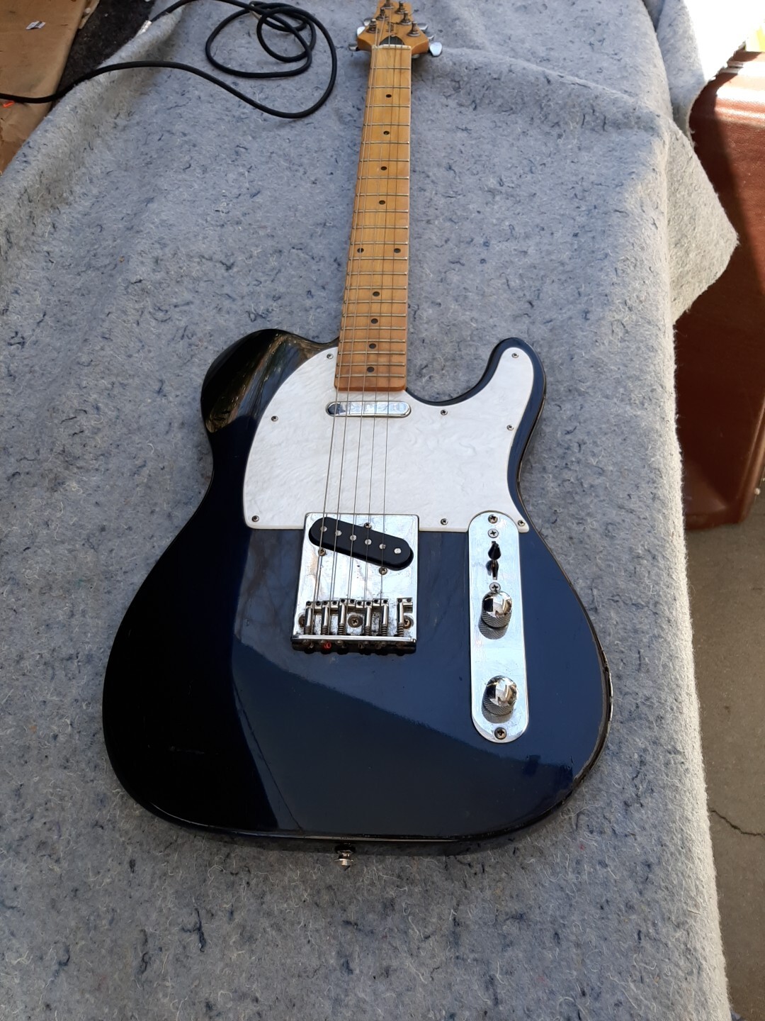 Rare Alvarez Electric Guitar With Soft Case Has Had Some Repairs Broken Nut
