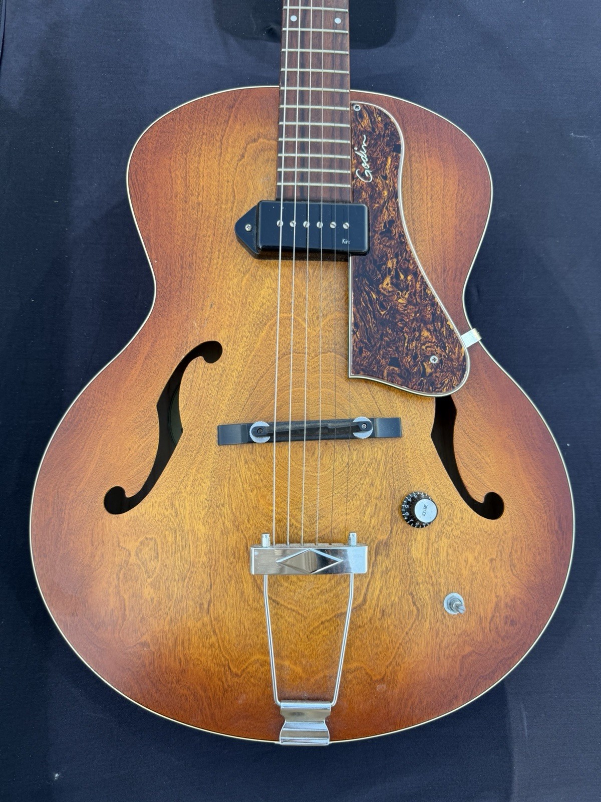 Godin 5th Avenue Kingpin P90 Righty Hollow Body Electric Guitar, Cognac Burst