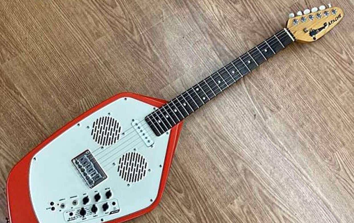 VOX APACHE-2 Phantom Guitar Salmon Red Built-in Speaker Battery Drive