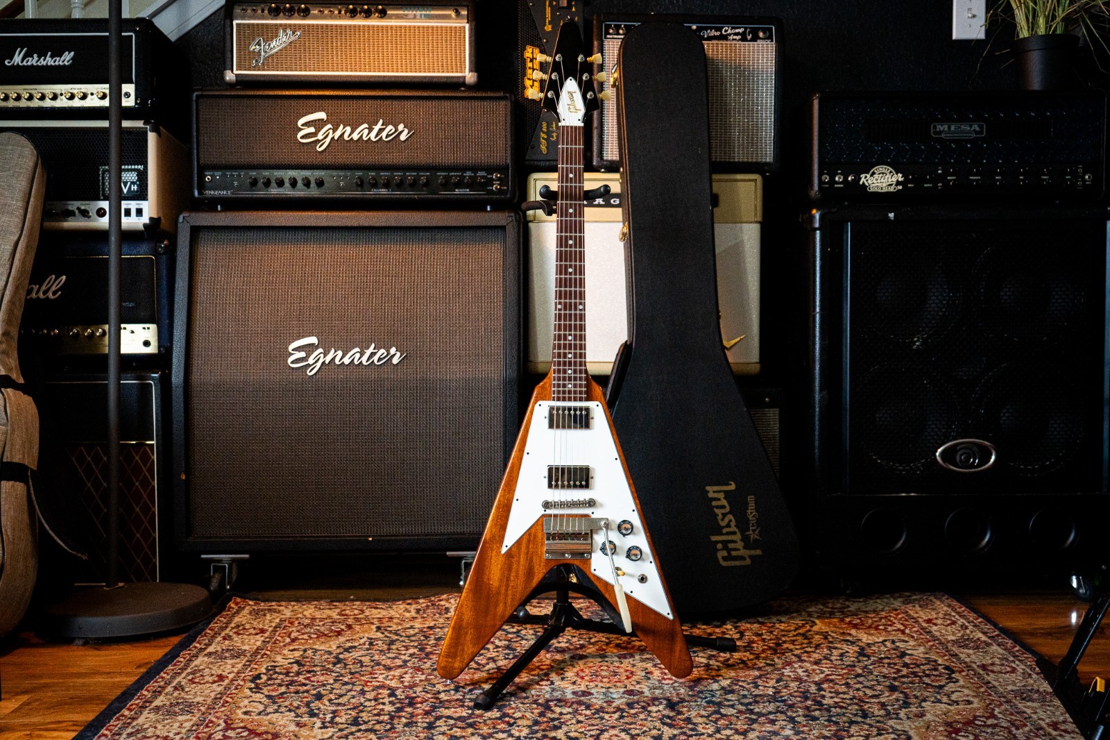 Gibson Custom Shop ’67 Flying V w/ Vibrola 2000 – Natural – MINT – OHSC & Candy