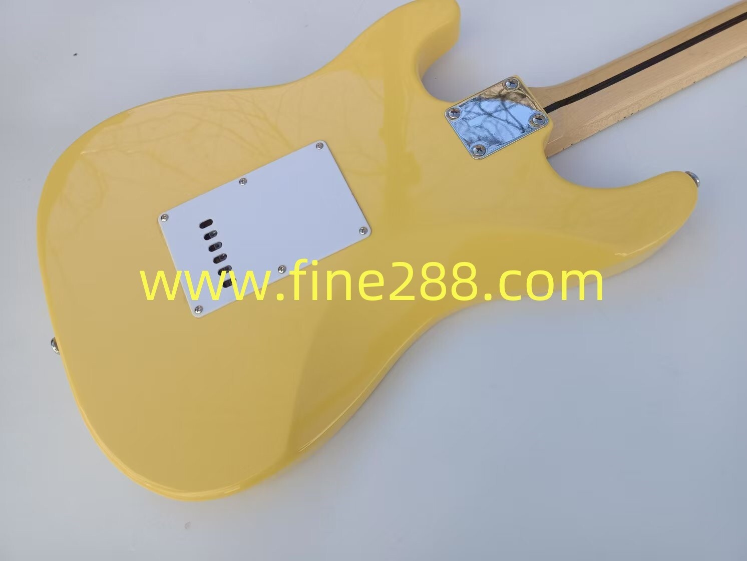 yellow color 6 string st electric guitar groove maple fingerboard round fret