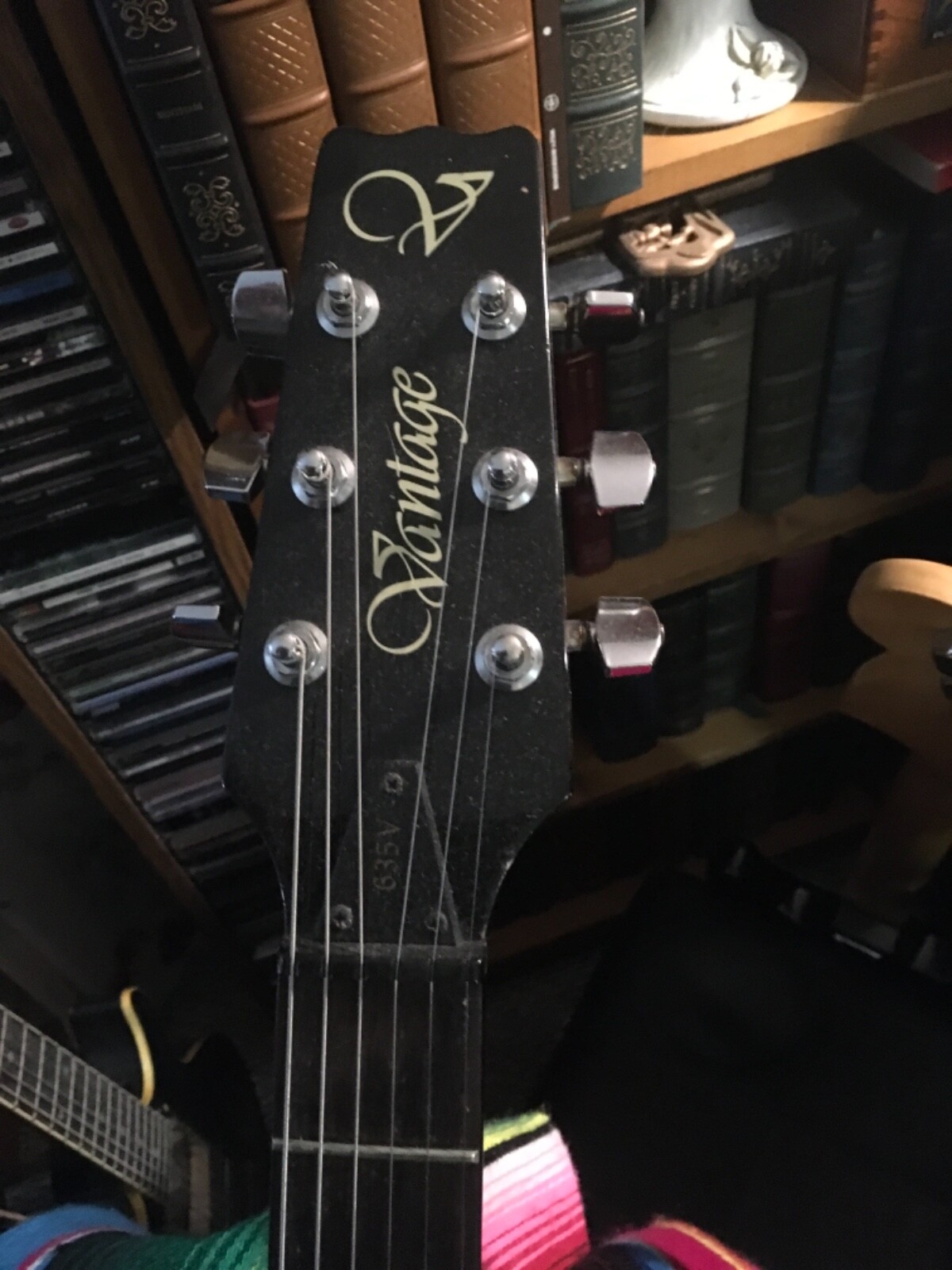 Vantage 635V long-tenon Semi-hollow body ( 335 ) style