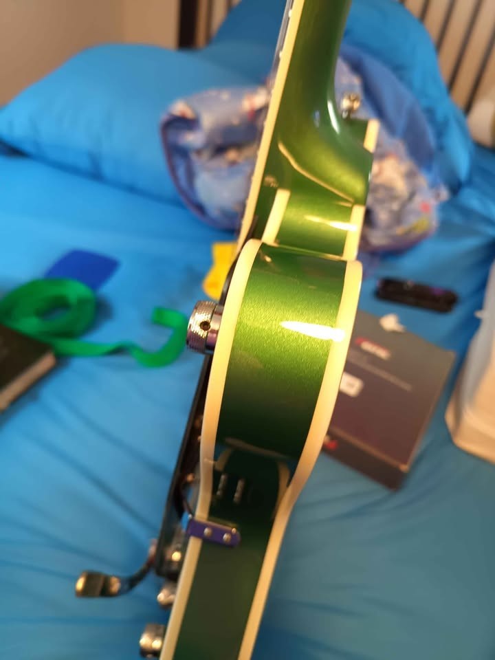 Gretsch G5622T Electromatic Semi-Hollow Electric Guitar BIGSBY Green w/ Case