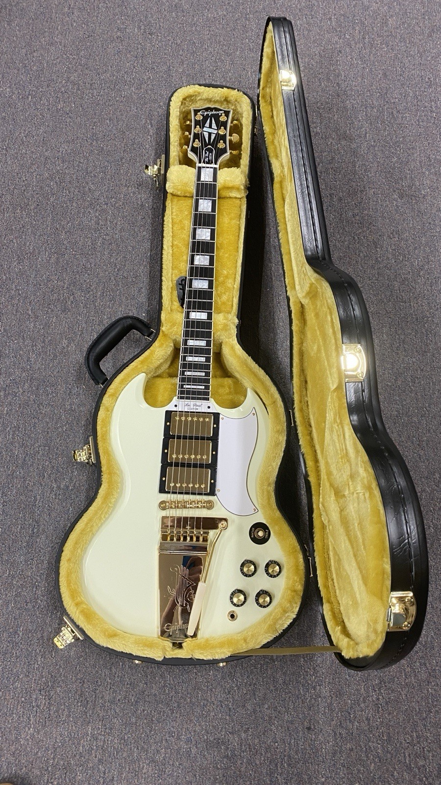 Epiphone 1963 SG Custom Electric Guitar – Classic White VOS -cracked neck