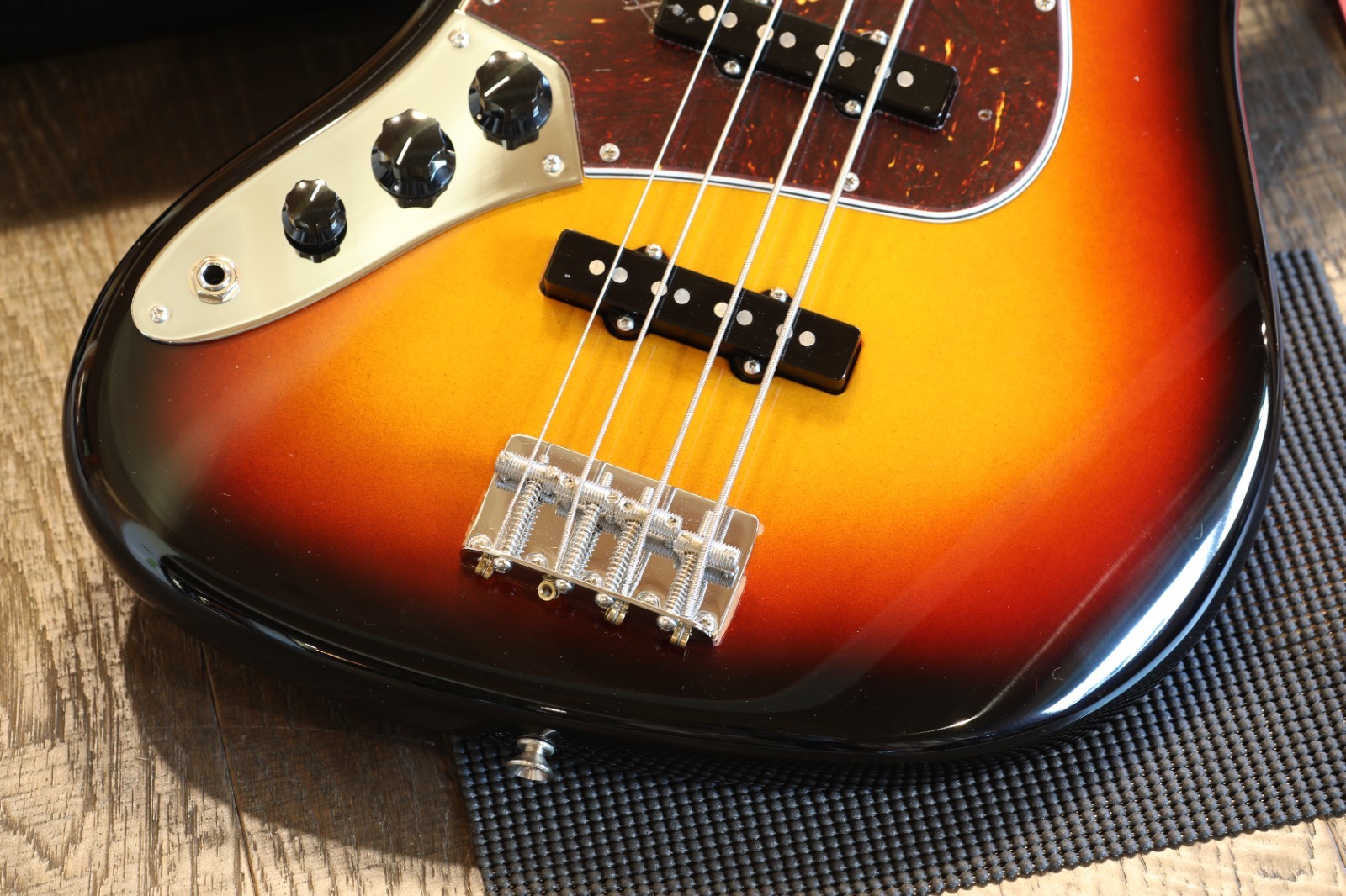 Lefty! 2022 Fender American Vintage II Precision Bass Sunburst + COA OHSC