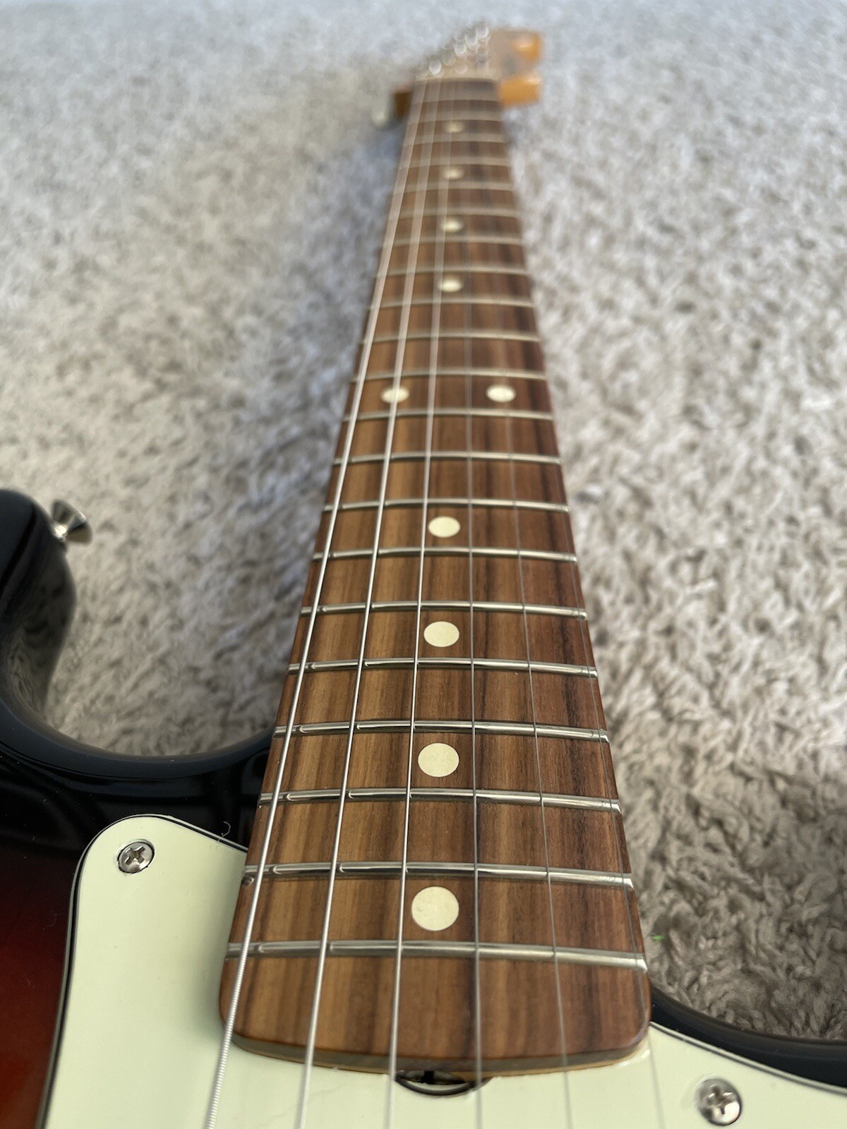 Fender Vintera ‘60s Stratocaster 2021 MIM Sunburst Pau Ferro Fretboard Guitar