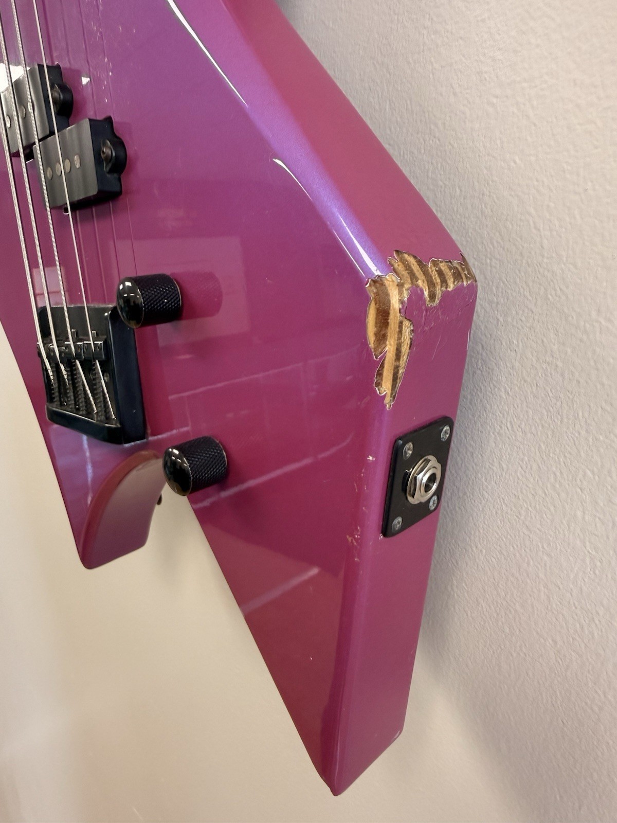 B.C. Rich Rave Warlock Bass Pearl Ultraviolet Pink Purple 4-String Electric Bass