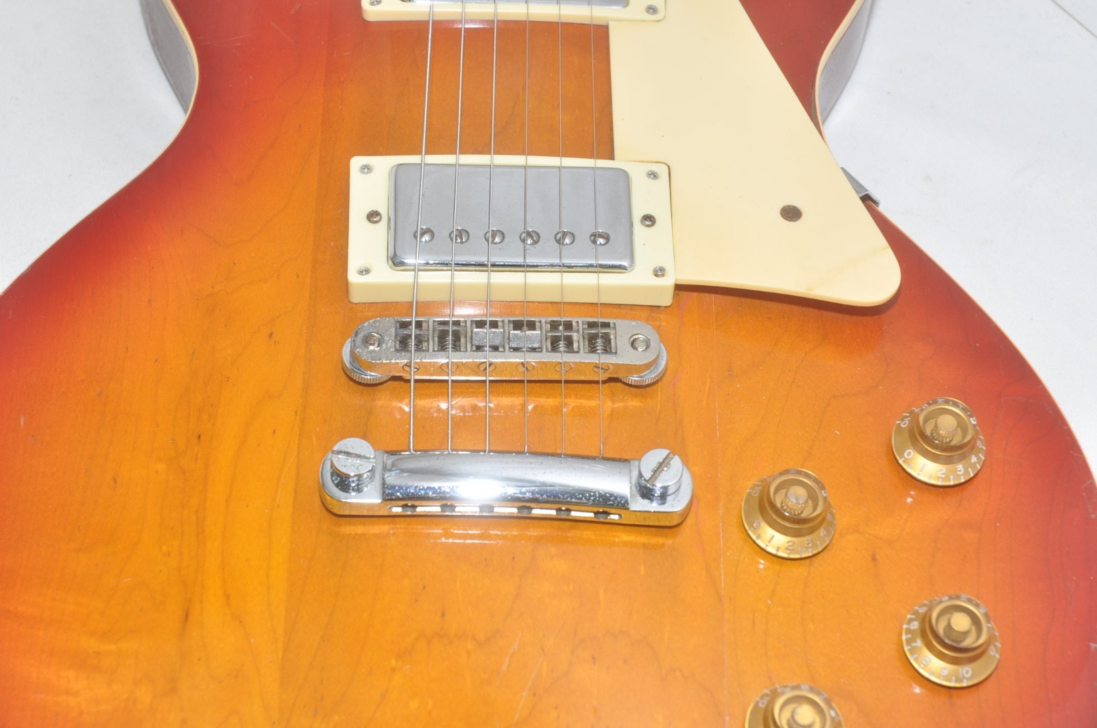 Bunny lespaul Model FERNANDES FLG-70 1977 Electric guitar RefNo 7683