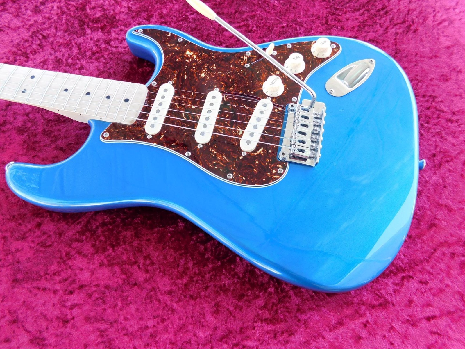 Squier Affinity Strat,Alnico 5 Pickups,Custom Wiring,Paper in Oil Capacitor,Nice