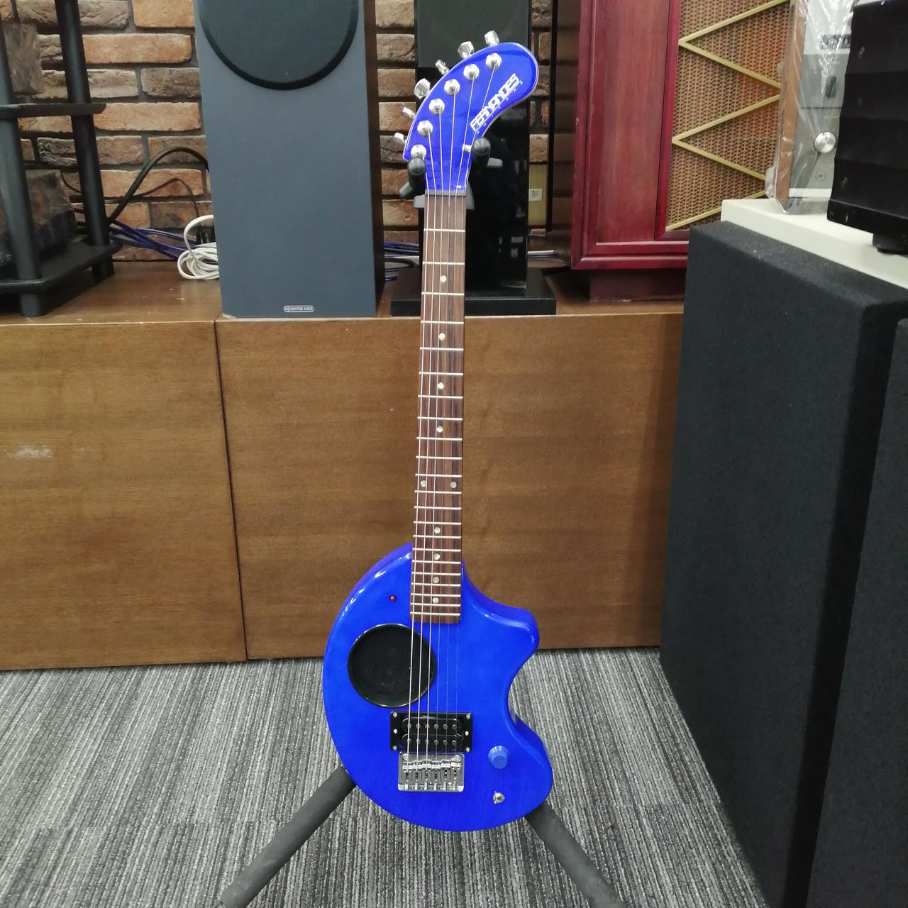 FERNANDES ZO-3 Electric Guitar with Built-in Amplifier-13