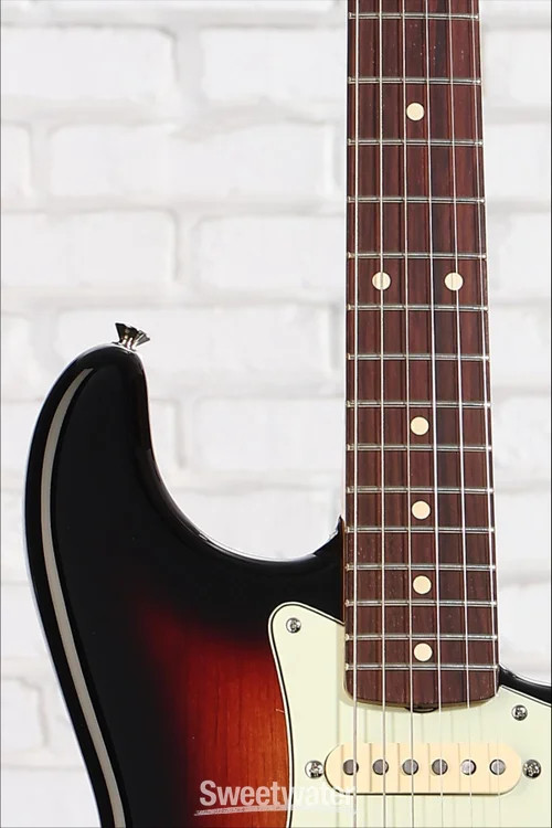 Fender Robert Cray Standard Stratocaster – 3-color Sunburst with Rosewood