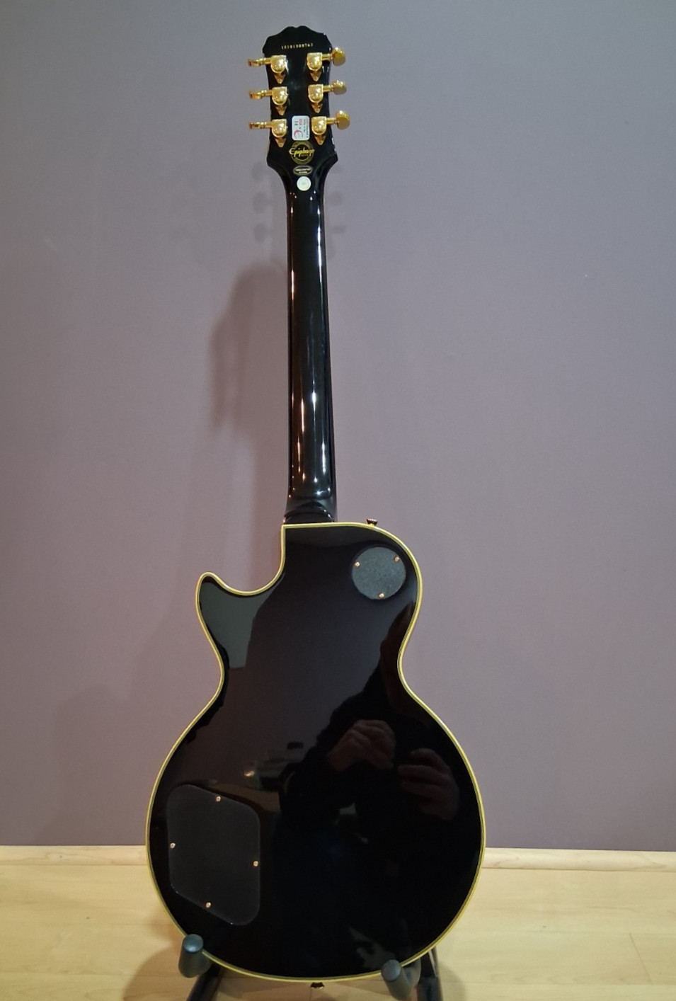 Epiphone Les Paul Custom Pro – Black with Gold Hardware and Henry Heller Case