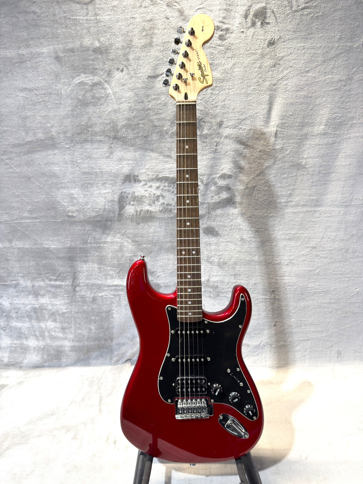 Fender Squier Affinity Stratocaster Guitar Red/Black ~ Tested, VG COND