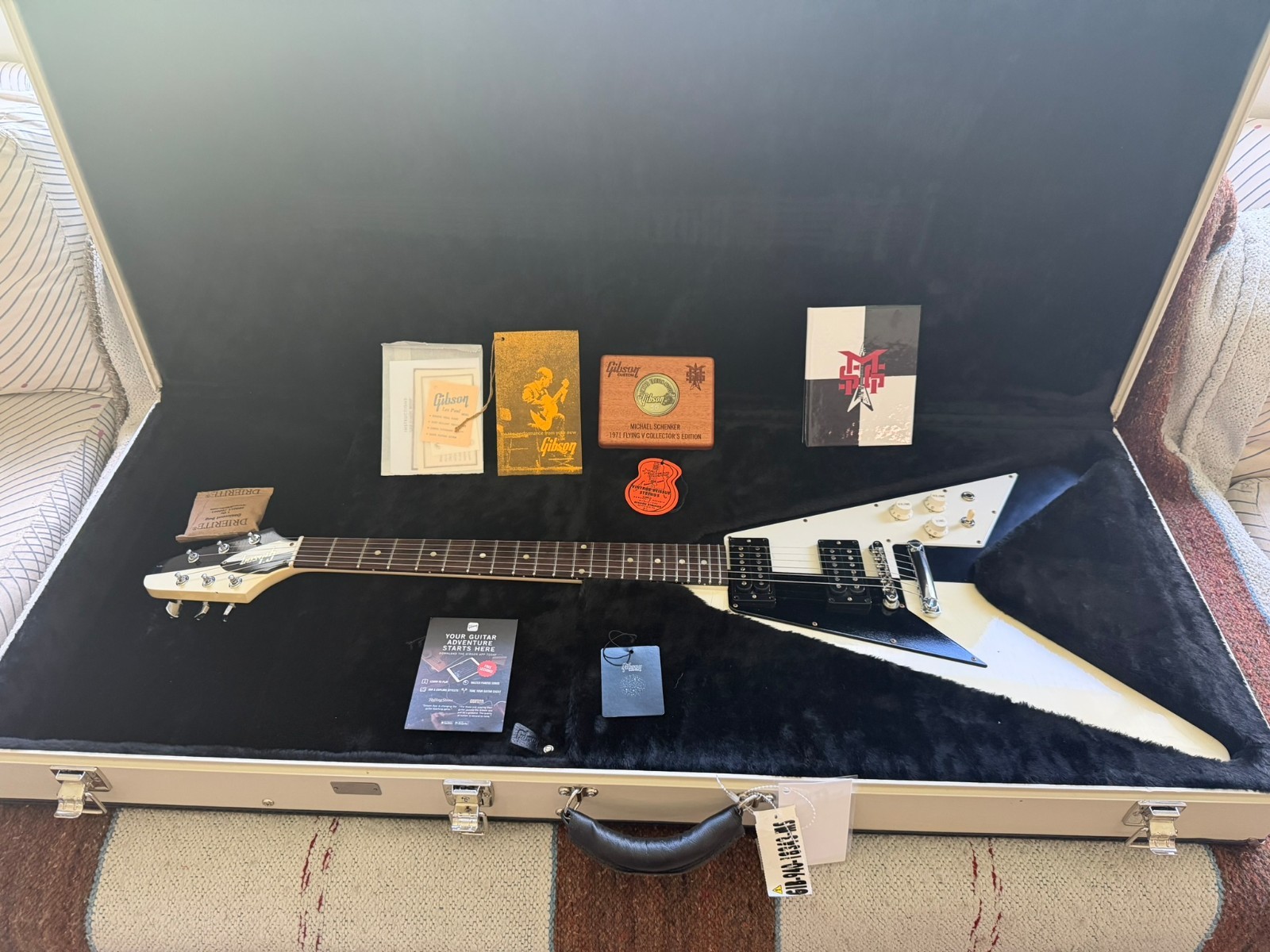 Gibson Limited Edition Michael Schenker Flying V 2026 – Black and White