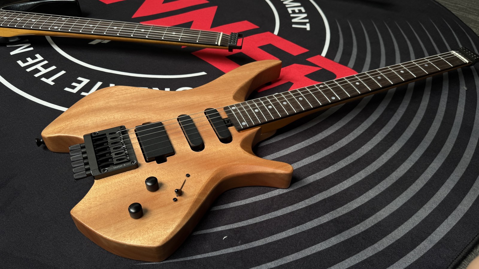 🎸 Donner HLX-500 Headless Electric Guitar HSS Pickups + Gig Bag Strap | Natural