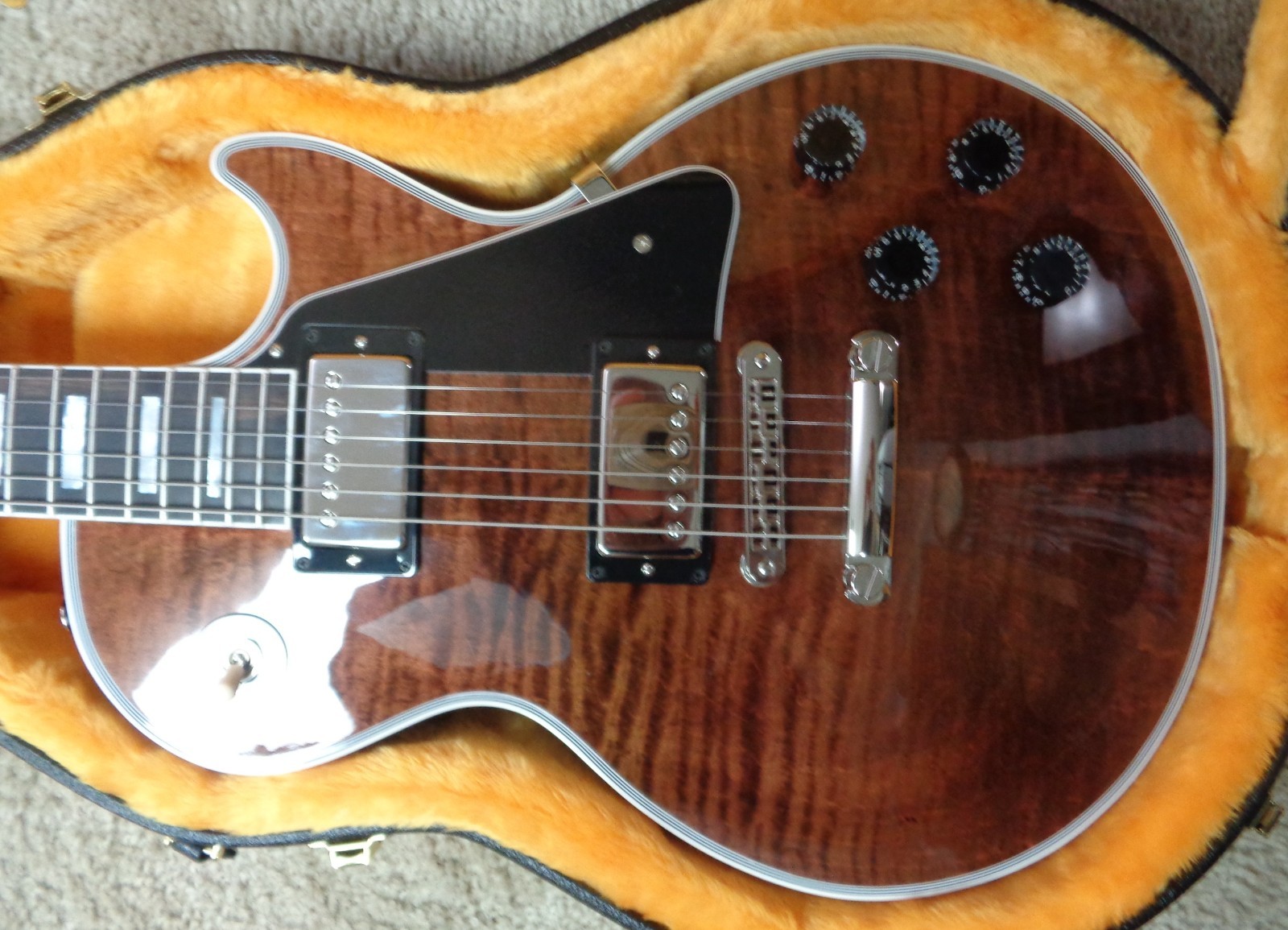 2025 Gibson Custom Special Order Les Paul Custom Figured – Rootbeer/Walnut Gloss
