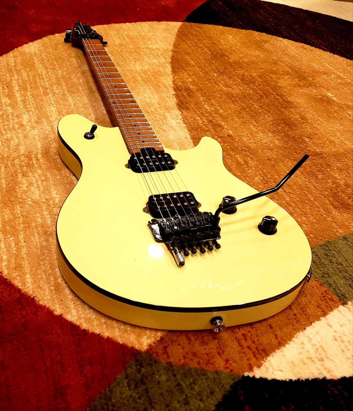 EVH Wolfgang Guitar Special Body & Standard Neck d tuna Antique White Big Block.